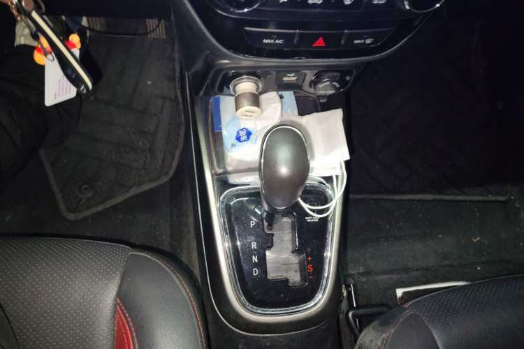 Used CHANGAN CS15 2016 1.5L Automatic Fashion Edition Gear Lever