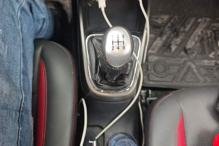 Used CHANGAN CS15 2016 1.5L Manual Fashion Edition Gear Lever