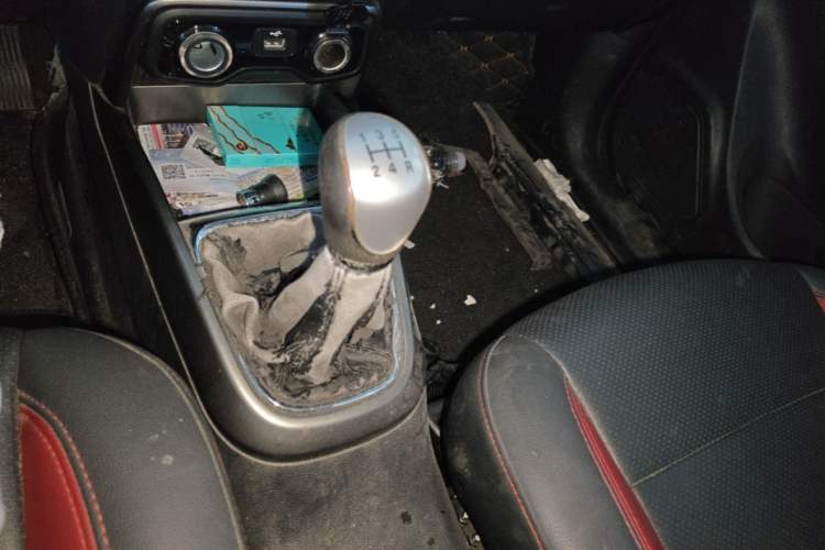 Used CHANGAN CS15 2016 1.5L Manual Fashion Edition Gear Lever