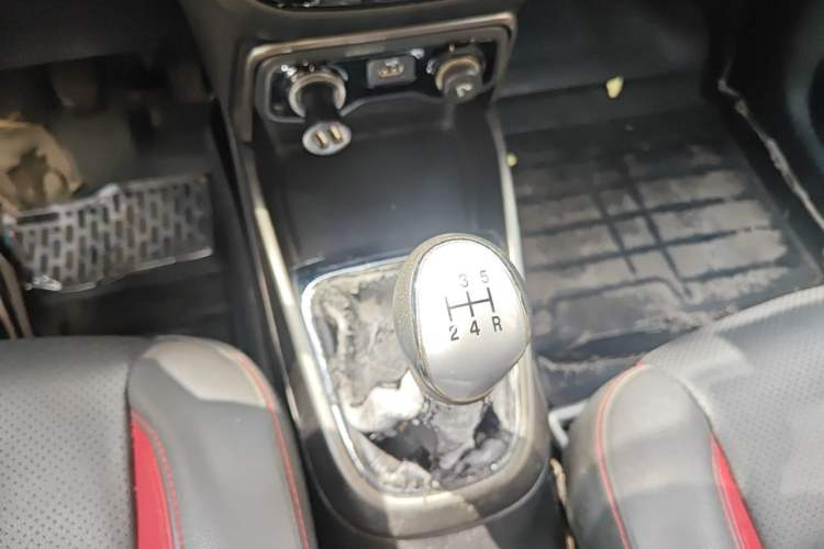 Used CHANGAN CS15 2016 1.5L Manual Luxury Edition Gear Lever