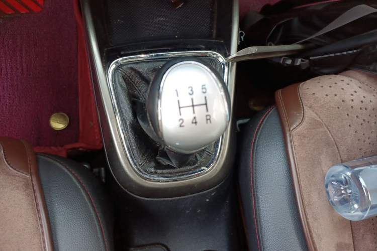 Used CHANGAN CS15 2016 1.5L Manual Fashion Edition Gear Lever
