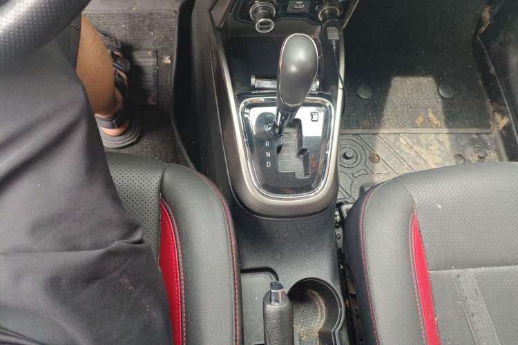 Used CHANGAN CS15 2016 1.5L Automatic Fashion Edition Gear Lever