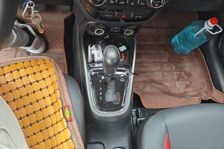 Used CHANGAN CS15 2016 1.5L Automatic Fashion Edition Gear Lever