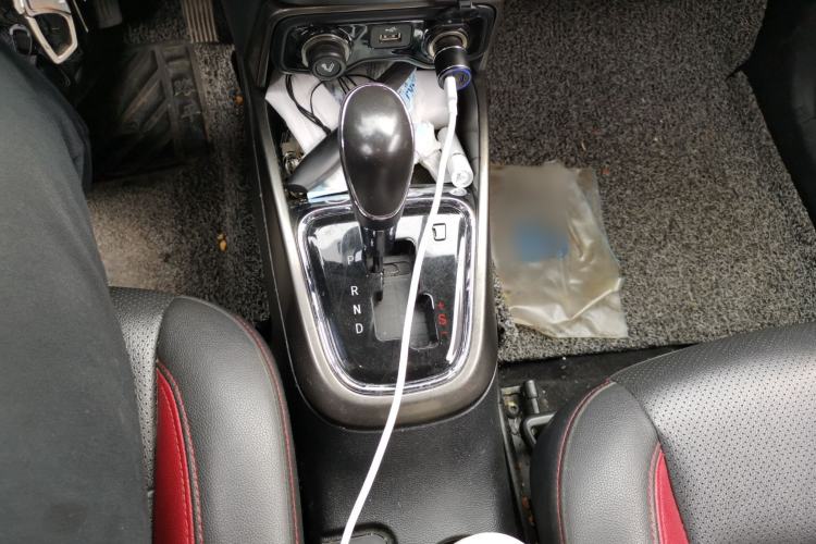Used CHANGAN CS15 2016 1.5L Automatic Fashion Edition Gear Lever