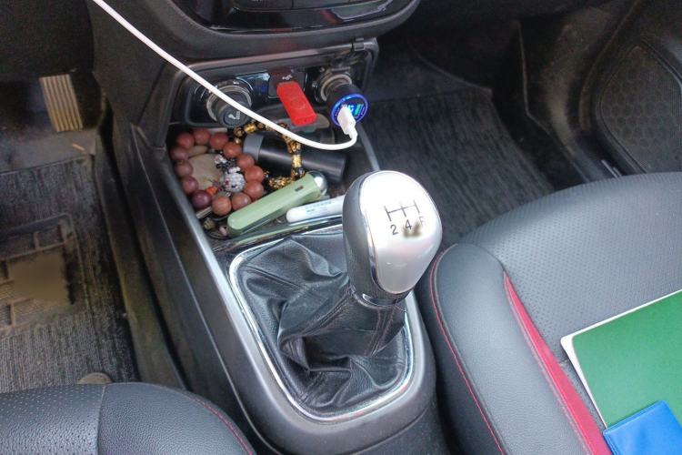 Used CHANGAN CS15 2016 1.5L Manual Fashion Edition Gear Lever