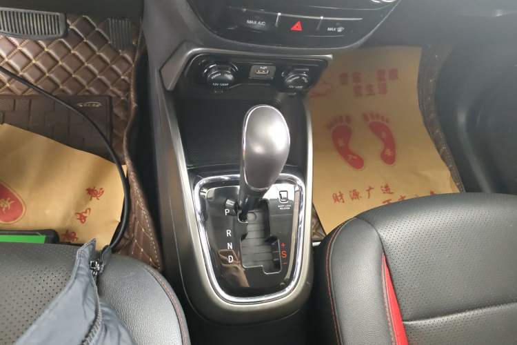 Used CHANGAN CS15 2016 1.5L Automatic Fashion Edition Gear Lever