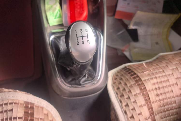 Used CHANGAN CS15 2016 1.5L Manual Fashion Edition Gear Lever
