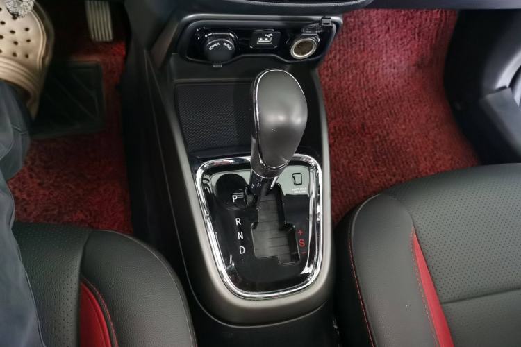 Used CHANGAN CS15 2016 1.5L Automatic Fashion Edition Gear Lever