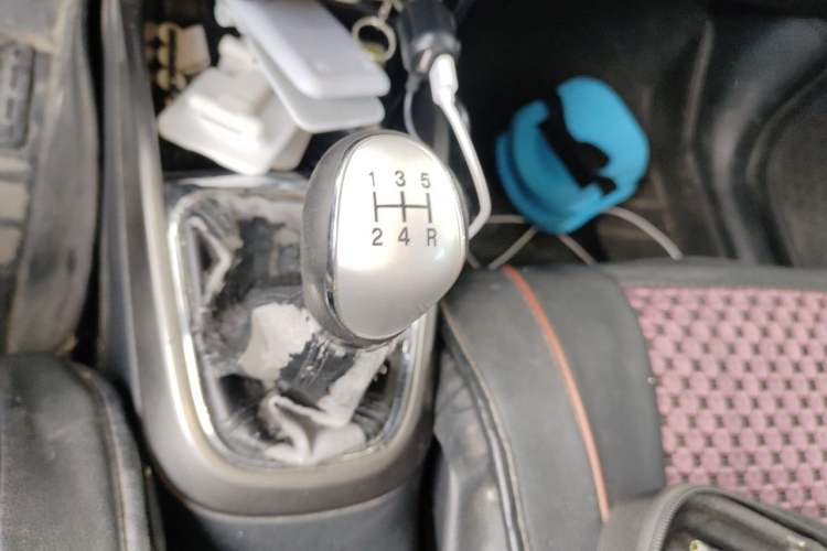 Used CHANGAN CS15 2016 1.5L Manual Fashion Edition Gear Lever