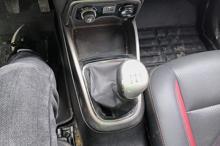 Used CHANGAN CS15 2016 1.5L Manual Luxury Edition Gear Lever