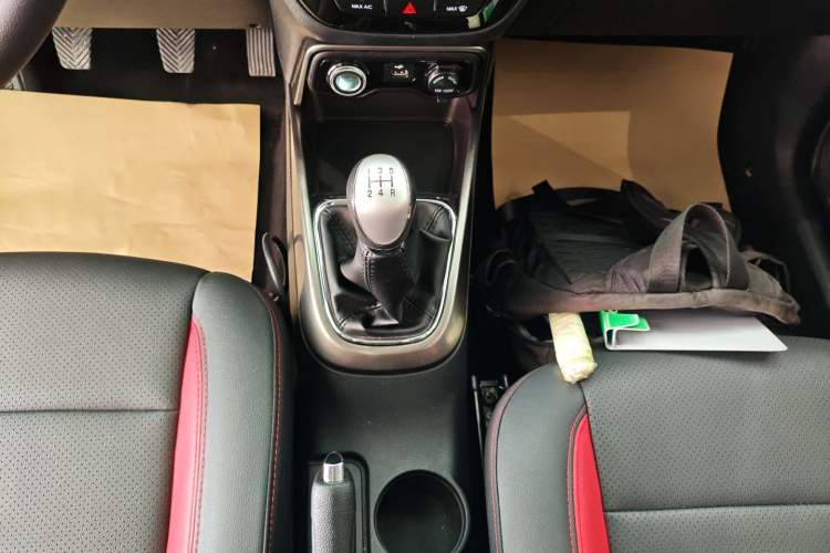 Used CHANGAN CS15 2016 1.5L Manual Fashion Edition Gear Lever