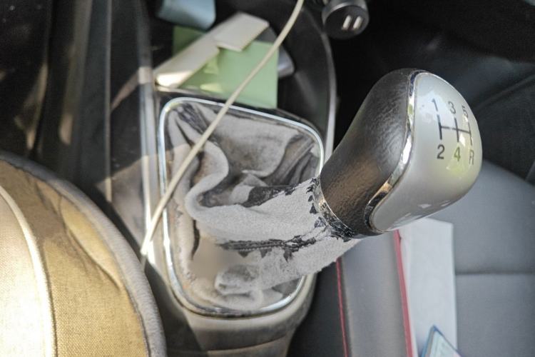 Used CHANGAN CS15 2016 1.5L Manual Fashion Edition Gear Lever