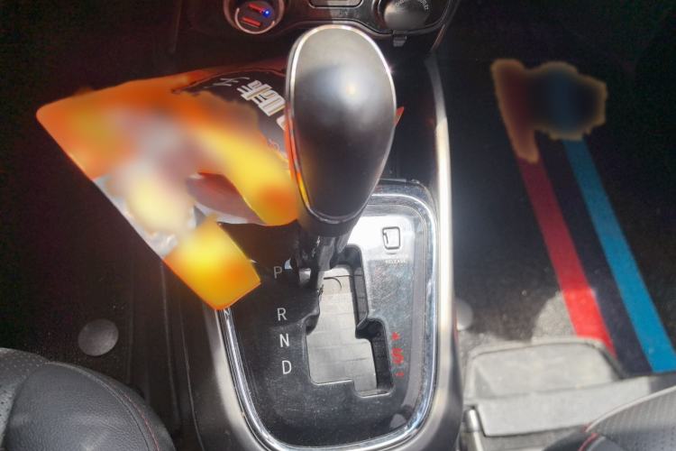 Used CHANGAN CS15 2016 1.5L Automatic Fashion Edition Gear Lever