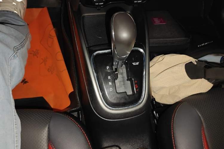 Used CHANGAN CS15 2016 1.5L Automatic Luxury Edition Gear Lever