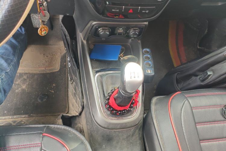 Used CHANGAN CS15 2016 1.5L Manual Fashion Edition Gear Lever