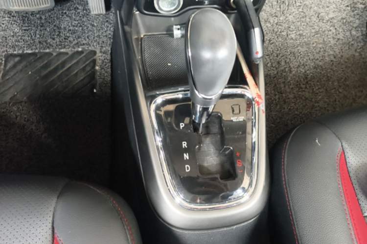 Used CHANGAN CS15 2016 1.5L Automatic Fashion Edition Gear Lever