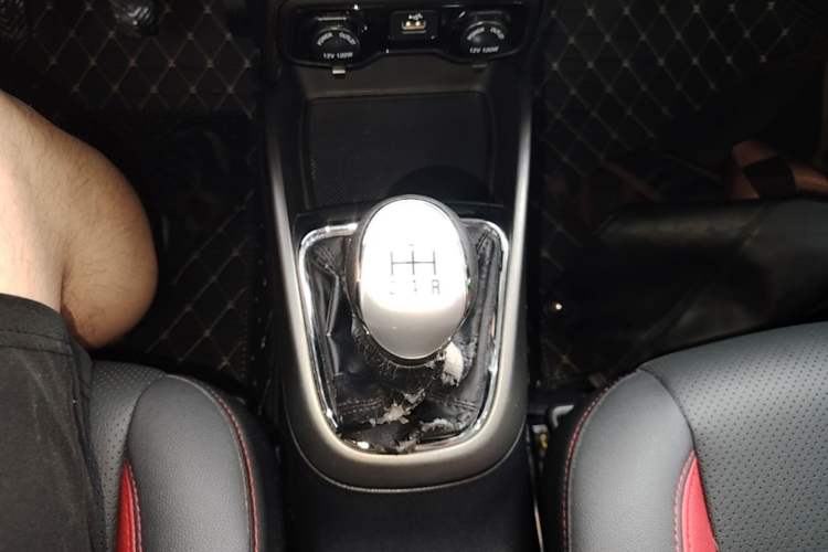 Used CHANGAN CS15 2016 1.5L Manual Fashion Edition Gear Lever