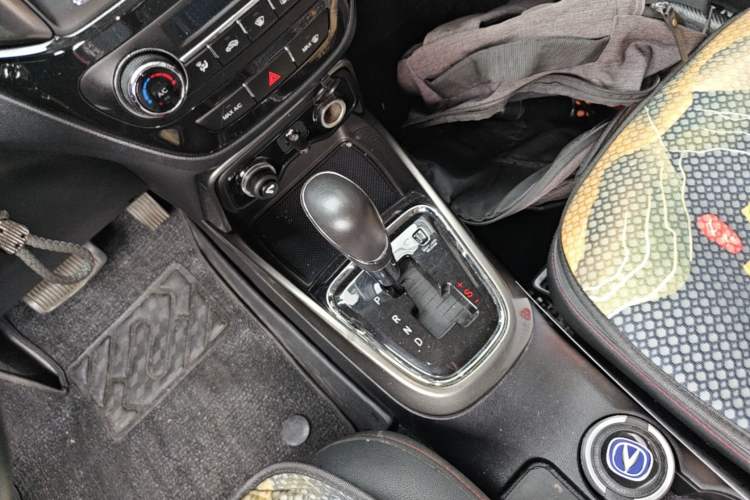 Used CHANGAN CS15 2016 1.5L Automatic Luxury Edition Gear Lever