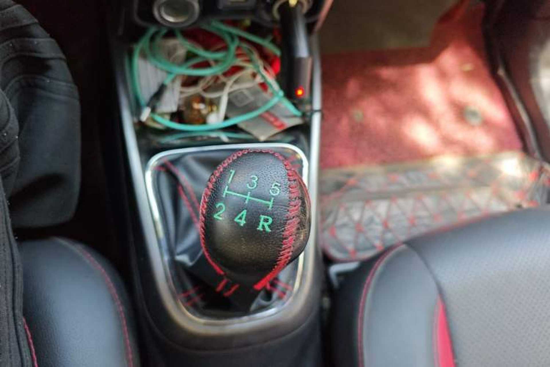 Used CHANGAN CS15 2016 1.5L Manual Fashion Edition Gear Lever