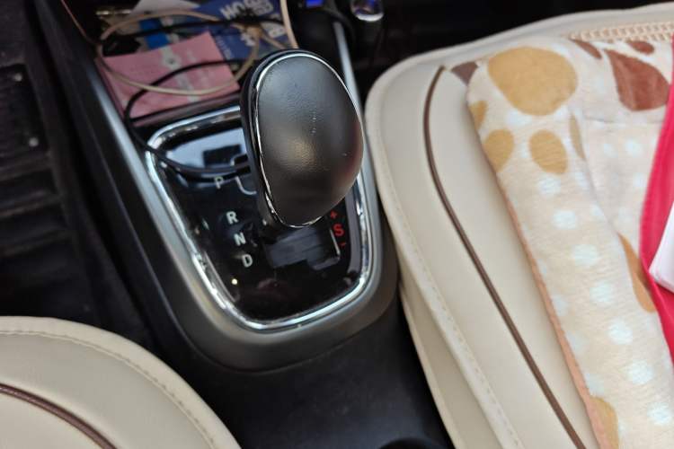 Used CHANGAN CS15 2016 1.5L Automatic Luxury Edition Gear Lever