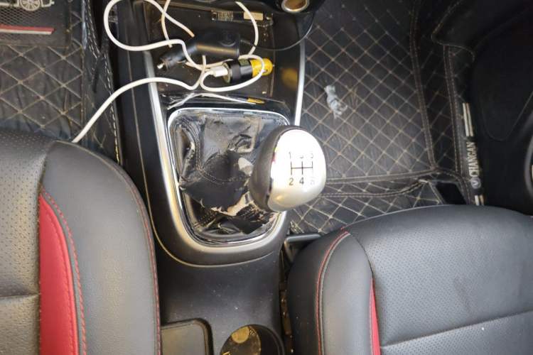 Used CHANGAN CS15 2016 1.5L Manual Fashion Edition Gear Lever