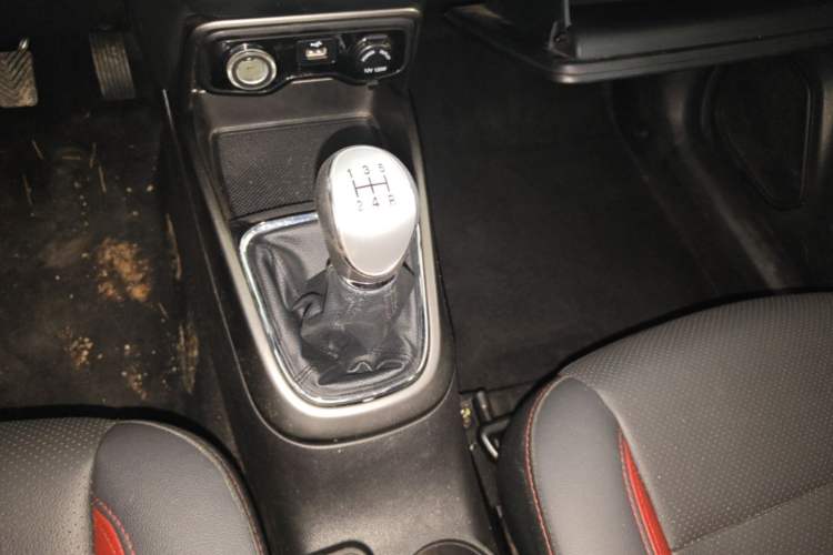 Used CHANGAN CS15 2016 1.5L Manual Fashion Edition Gear Lever