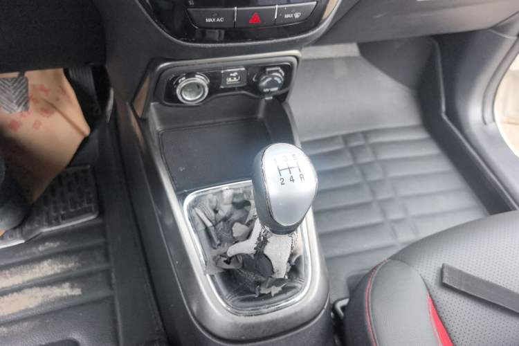 Used CHANGAN CS15 2016 1.5L Manual Fashion Edition Gear Lever