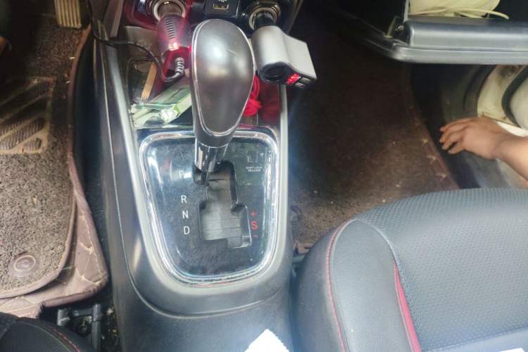 Used CHANGAN CS15 2016 1.5L Automatic Fashion Edition Gear Lever
