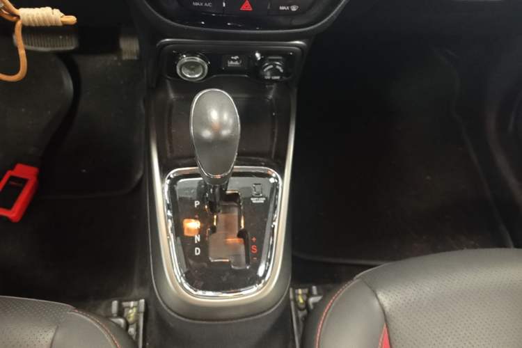 Used CHANGAN CS15 2016 1.5L Automatic Fashion Edition Gear Lever
