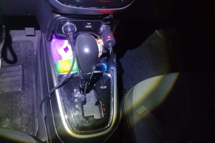 Used CHANGAN CS15 2016 1.5L Automatic Fashion Edition Gear Lever