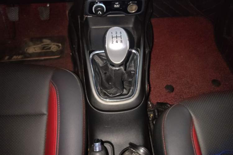 Used CHANGAN CS15 2016 1.5L Manual Fashion Edition Gear Lever