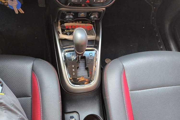 Used CHANGAN CS15 2016 1.5L Automatic Fashion Edition Gear Lever