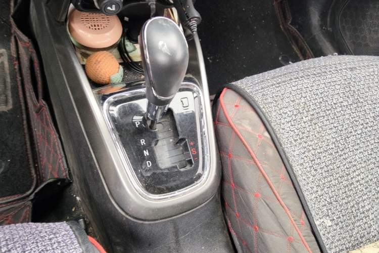 Used CHANGAN CS15 2016 1.5L Automatic Luxury Edition Gear Lever
