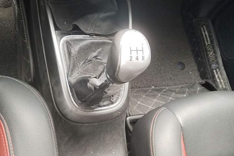 Used CHANGAN CS15 2016 1.5L Manual Fashion Edition Gear Lever