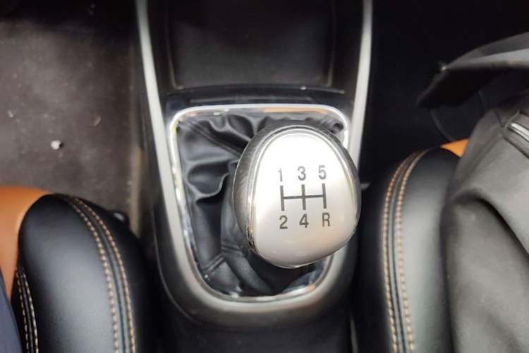 Used CHANGAN CS15 2016 1.5L Manual Fashion Edition Gear Lever