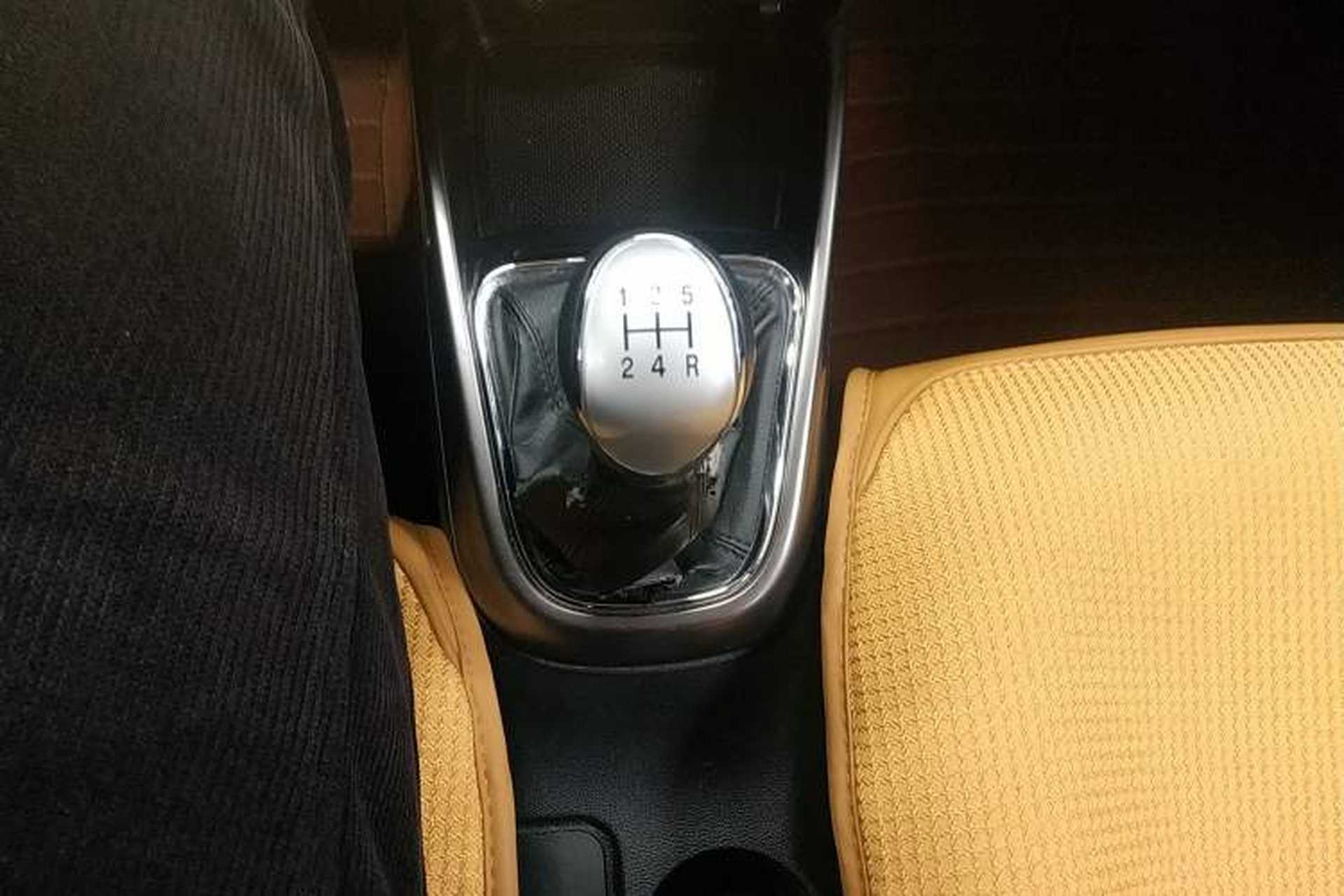 Used CHANGAN CS15 2016 1.5L Manual Fashion Edition Gear Lever