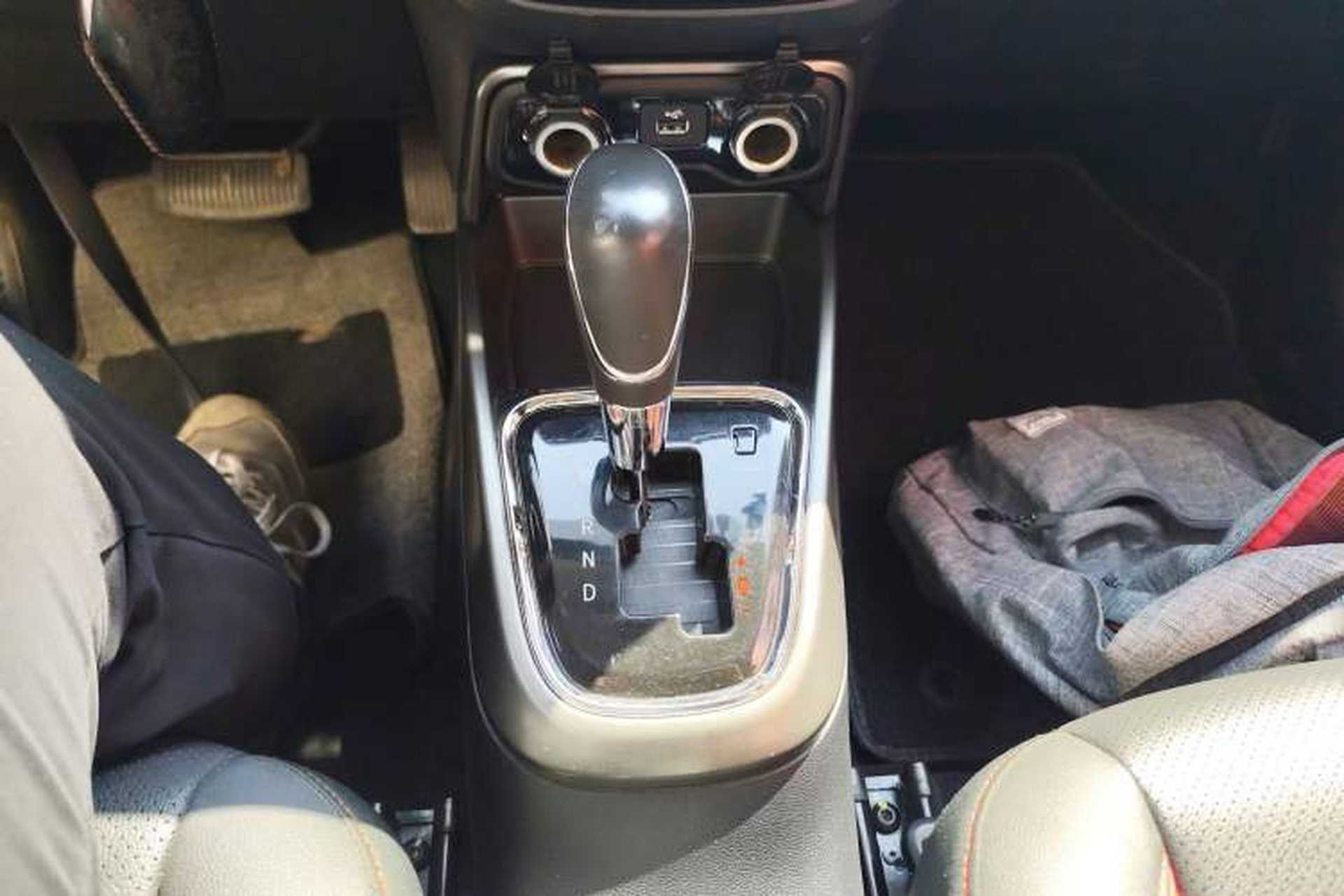 Used CHANGAN CS15 2016 1.5L Automatic Fashion Edition Gear Lever