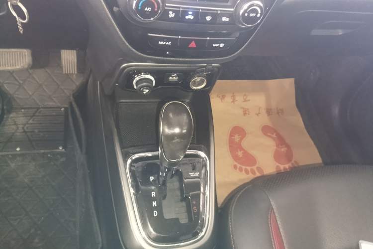 Used CHANGAN CS15 2016 1.5L Automatic Fashion Edition Gear Lever
