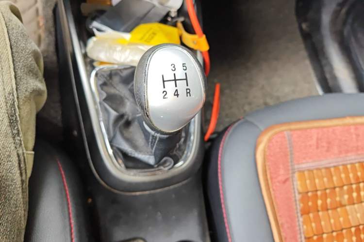 Used CHANGAN CS15 2016 1.5L Manual Fashion Edition Gear Lever