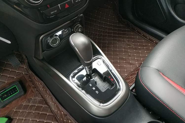 Used CHANGAN CS15 2016 1.5L Automatic Fashion Edition Gear Lever