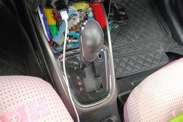 Used CHANGAN CS15 2016 1.5L Automatic Fashion Edition Gear Lever