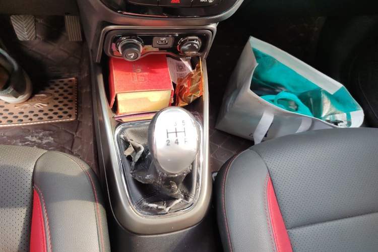 Used CHANGAN CS15 2016 1.5L Manual Fashion Edition Gear Lever
