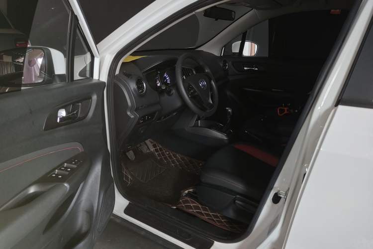 Used CHANGAN CS15 2016 1.5L Manual Fashion Edition Interior 3