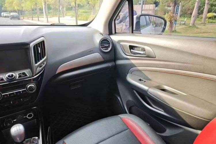 Used CHANGAN CS15 2016 1.5L Manual Luxury Edition Interior 4