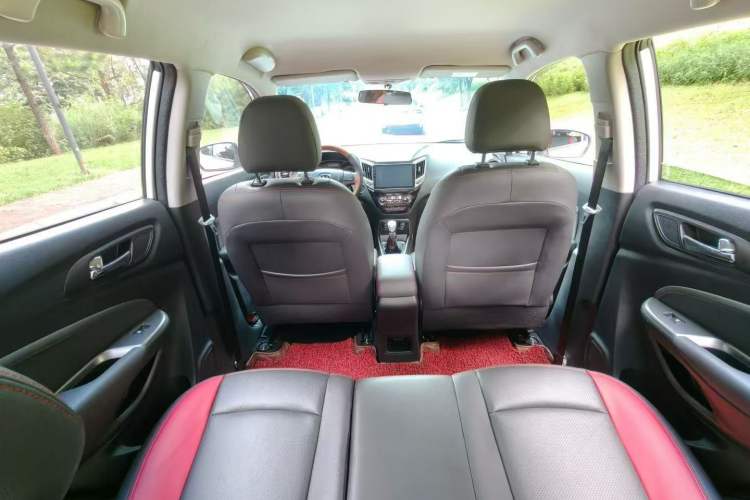 Used CHANGAN CS15 2016 1.5L Manual Fashion Edition Interior 4