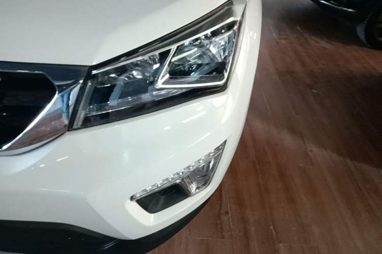 Used CHANGAN CS15 2016 1.5L Manual Luxury Edition Left Front Headlight