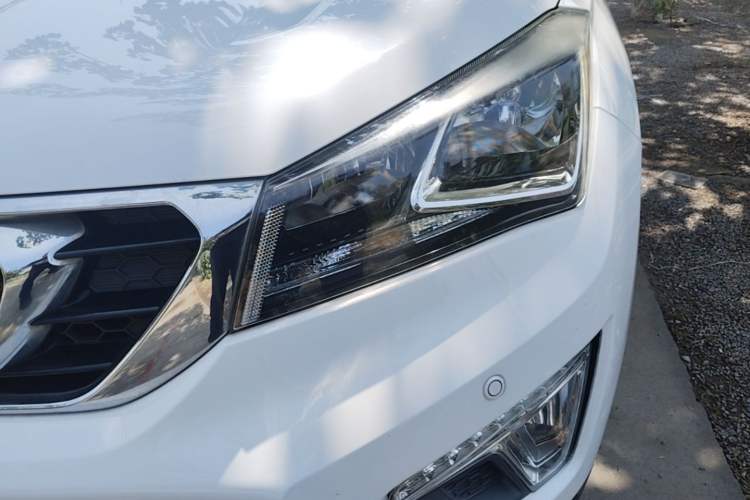 Used CHANGAN CS15 2016 1.5L Manual Fashion Edition Left Front Headlight