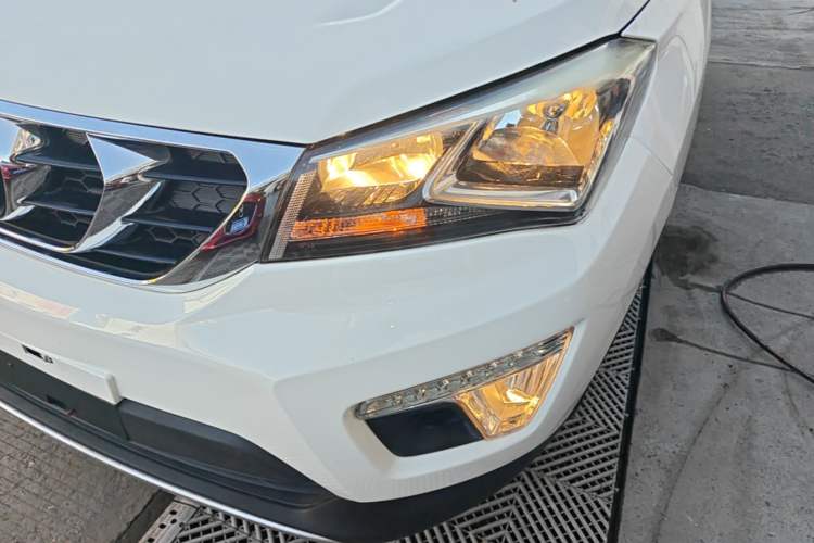 Used CHANGAN CS15 2016 1.5L Automatic Fashion Edition Left Front Headlight