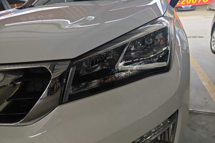 Used CHANGAN CS15 2016 1.5L Manual Luxury Edition Left Front Headlight
