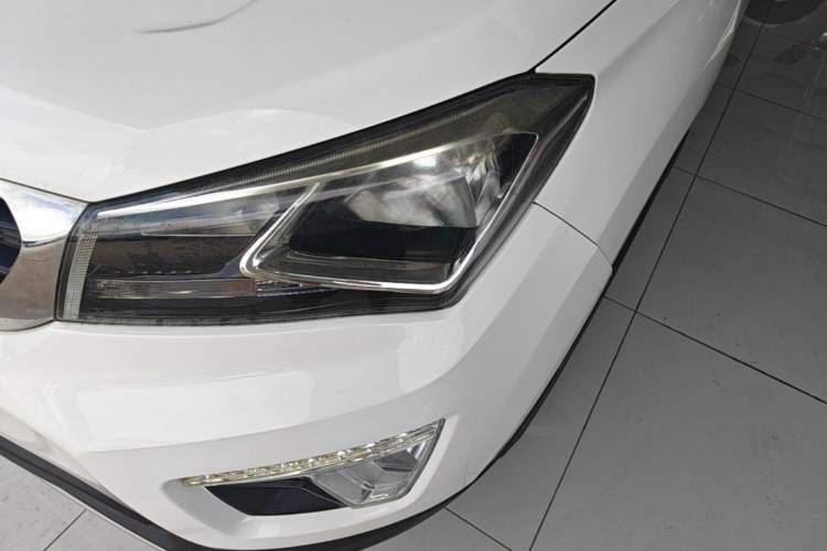 Used CHANGAN CS15 2016 1.5L Automatic Fashion Edition Left Front Headlight